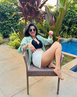 Divya Bharathi feet photo 19