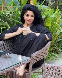 Divya Bharathi feet photo 11