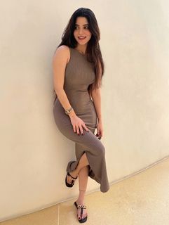 Divya Bharathi feet photo 16