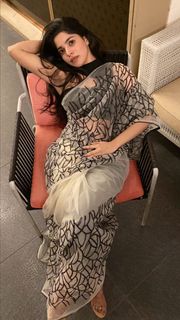 Divya Bharathi feet photo 13