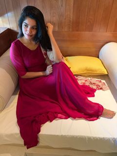 Divya Bharathi feet photo 8