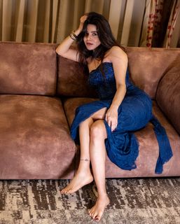 Divya Bharathi feet photo 14