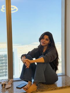 Divya Bharathi feet photo 9