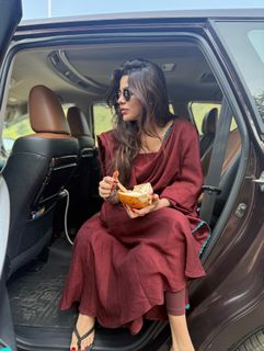 Divya Bharathi feet photo 8