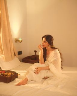 Divya Bharathi feet photo 3