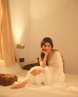 Divya Bharathi feet photo 2
