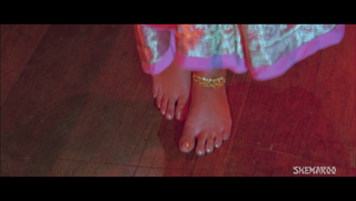 Divya Bharti feet photo 18