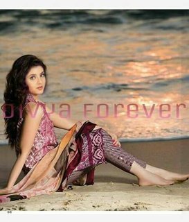 Divya Bharti feet photo 13