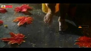 Divya Bharti feet photo 7