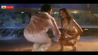 Divya Bharti feet photo 5