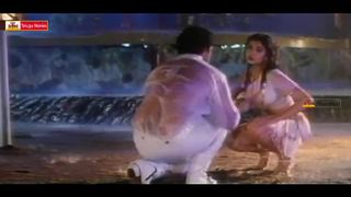 Divya Bharti feet photo 4