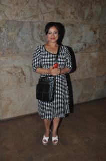 Divya Dutta feet photo 5