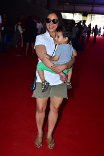 Divya Dutta feet photo 20
