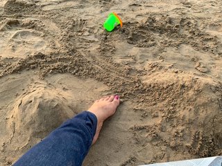 Divya Dutta feet photo 8