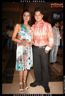 Divya Khossla feet photo thumbnail