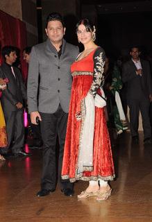 Divya Khossla feet photo thumbnail