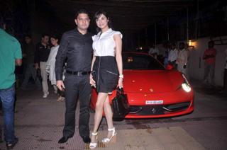 Divya Khossla feet photo thumbnail