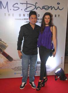 Divya Khossla feet photo thumbnail