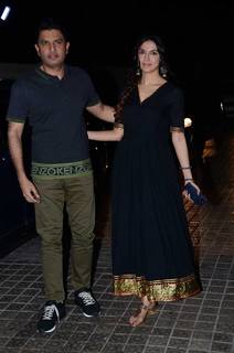 Divya Khossla feet photo thumbnail