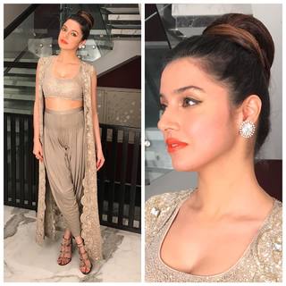 Divya Khossla feet photo thumbnail