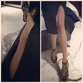 Divya Khossla feet photo thumbnail