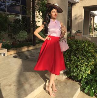 Divya Khossla feet photo thumbnail