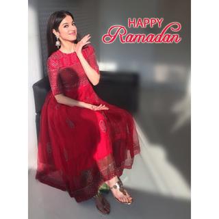 Divya Khossla feet photo thumbnail