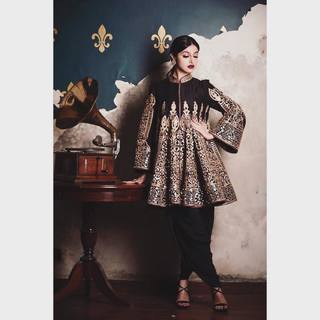 Divya Khossla feet photo thumbnail