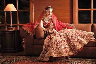 Divya Khossla feet photo thumbnail