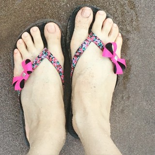 Divya Khossla feet photo thumbnail