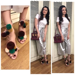 Divya Khossla feet photo thumbnail