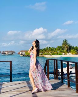 Divya Khossla feet photo thumbnail