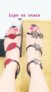 Divya Khossla feet photo thumbnail