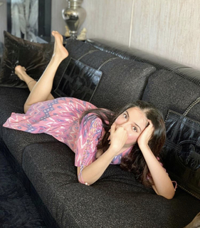 Divya Khossla feet photo thumbnail