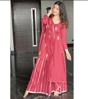 Divya Khossla feet photo thumbnail