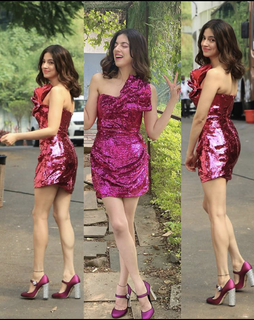 Divya Khossla feet photo thumbnail