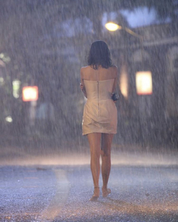 Divya Khossla feet photo thumbnail