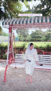 Divya Khossla feet photo thumbnail