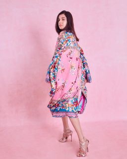 Divya Khossla feet photo thumbnail