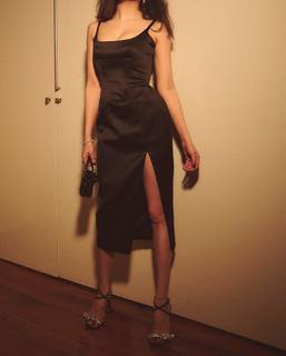 Divya Khossla feet photo thumbnail