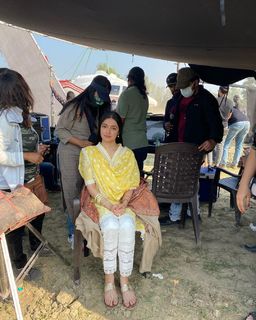 Divya Khossla feet photo thumbnail