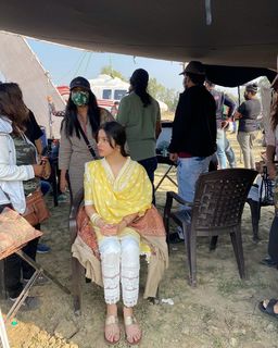 Divya Khossla feet photo thumbnail