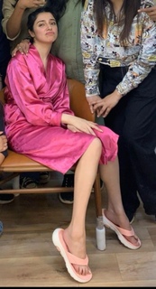 Divya Khossla feet photo thumbnail