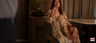 Divya Khossla feet photo thumbnail