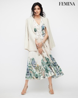 Divya Khossla feet photo thumbnail