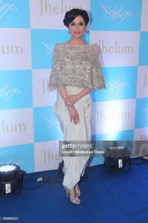 Divya Khossla feet photo thumbnail