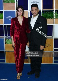 Divya Khossla feet photo thumbnail