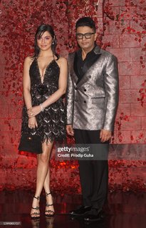 Divya Khossla feet photo thumbnail