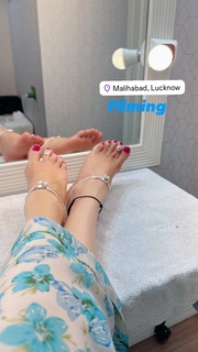 Divya Khossla feet photo thumbnail