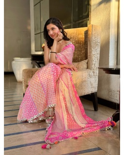 Divya Khossla feet photo thumbnail